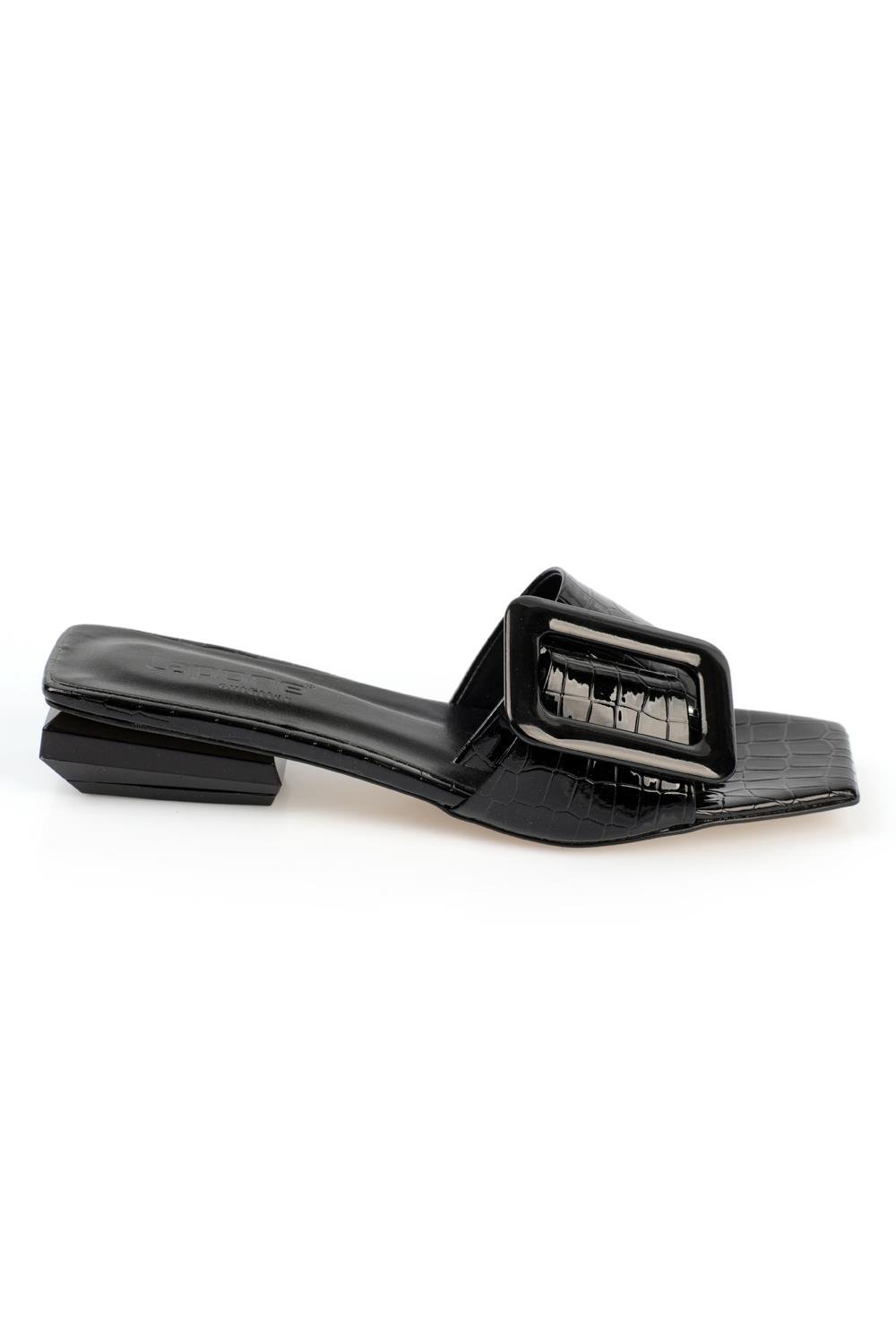 Capone Low Heel Buckle Accessory Patent Leather Croco Woman Sandals