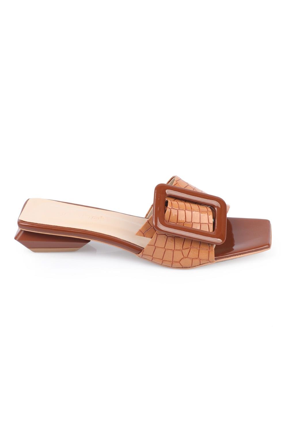 Capone Low Heel Buckle Accessory Patent Leather Croco Woman Sandals