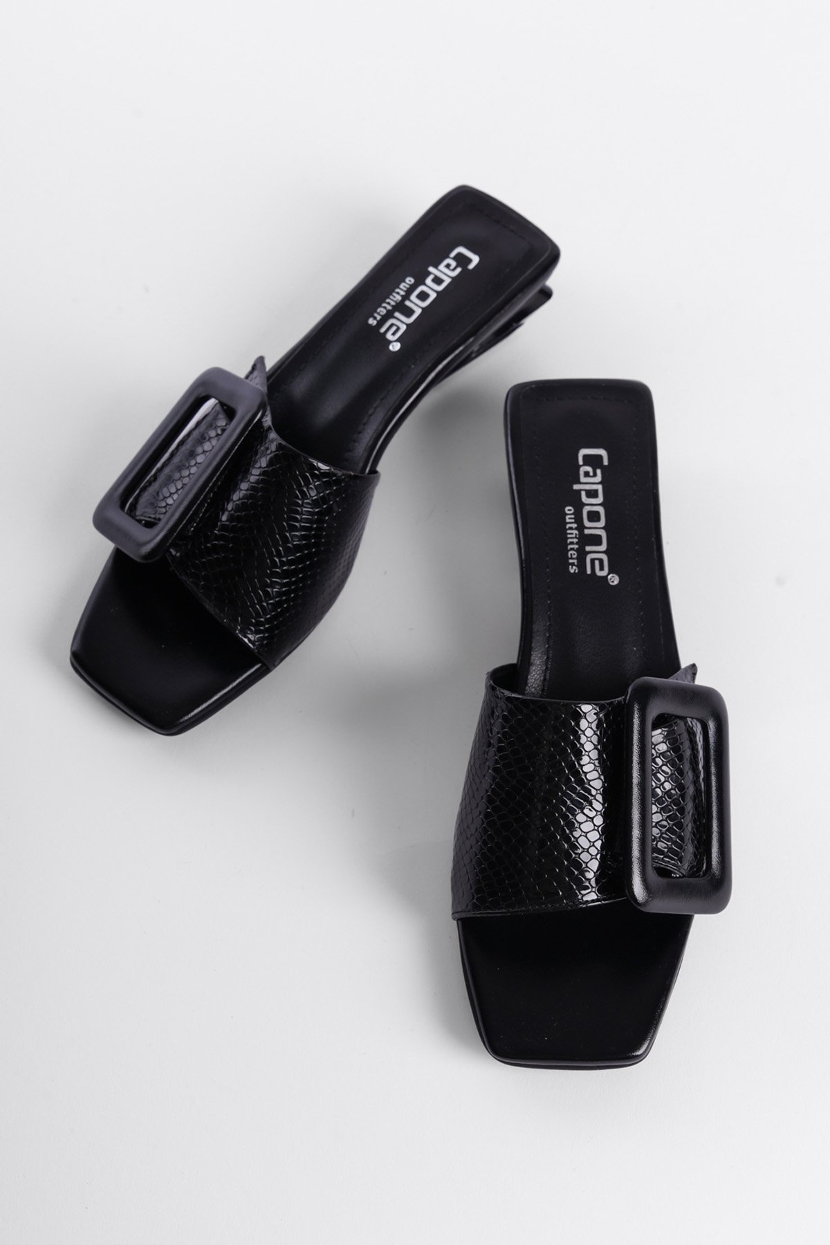 Capone Low Heel Buckle Accessory Patent Leather Croco Woman Sandals