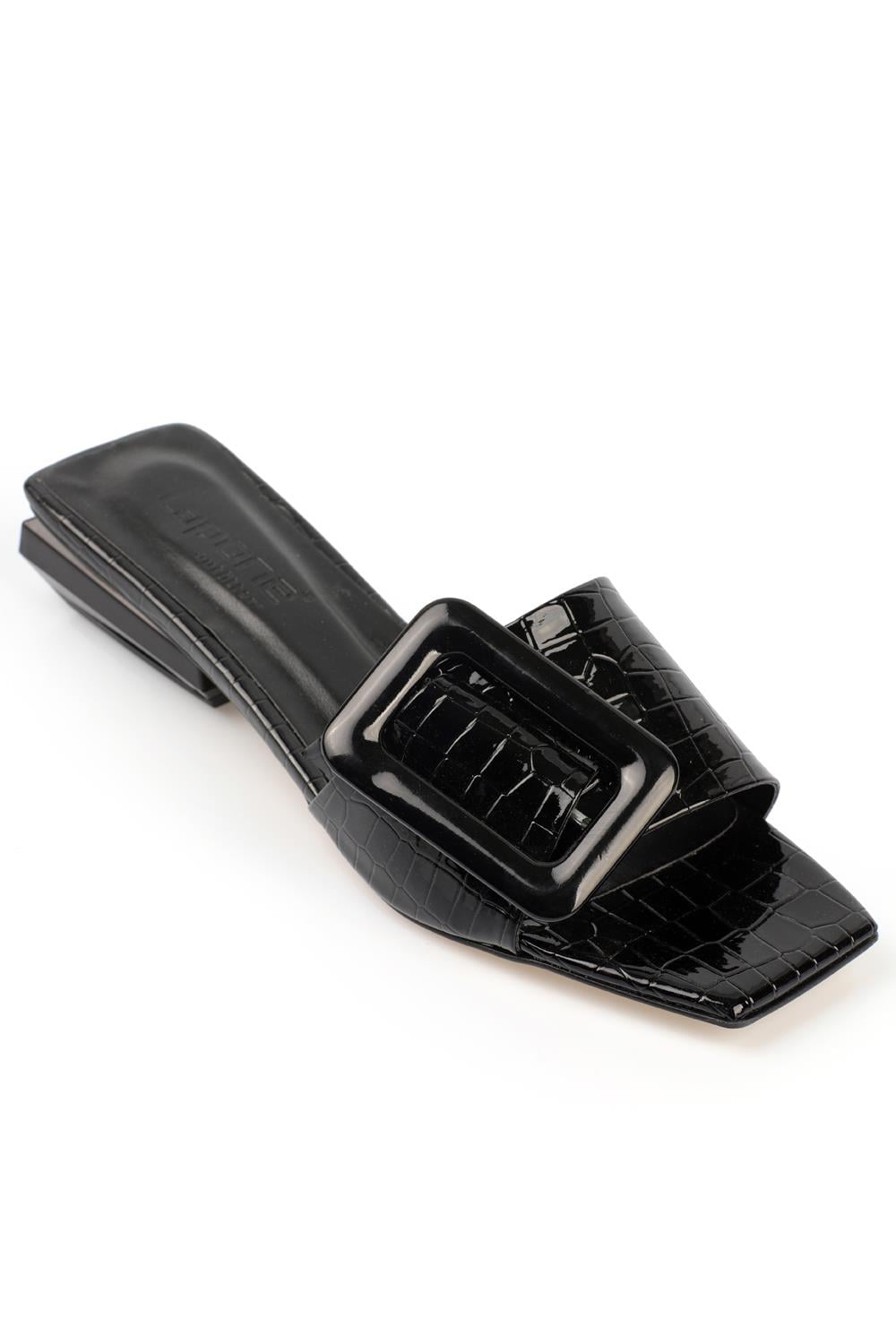 Capone Low Heel Buckle Accessory Patent Leather Croco Woman Sandals