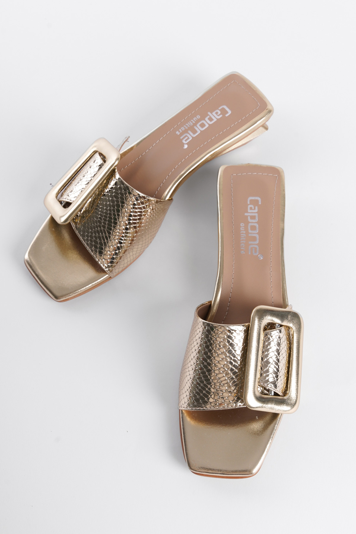 Capone Low Heel Buckle Accessory Patent Leather Croco Woman Sandals