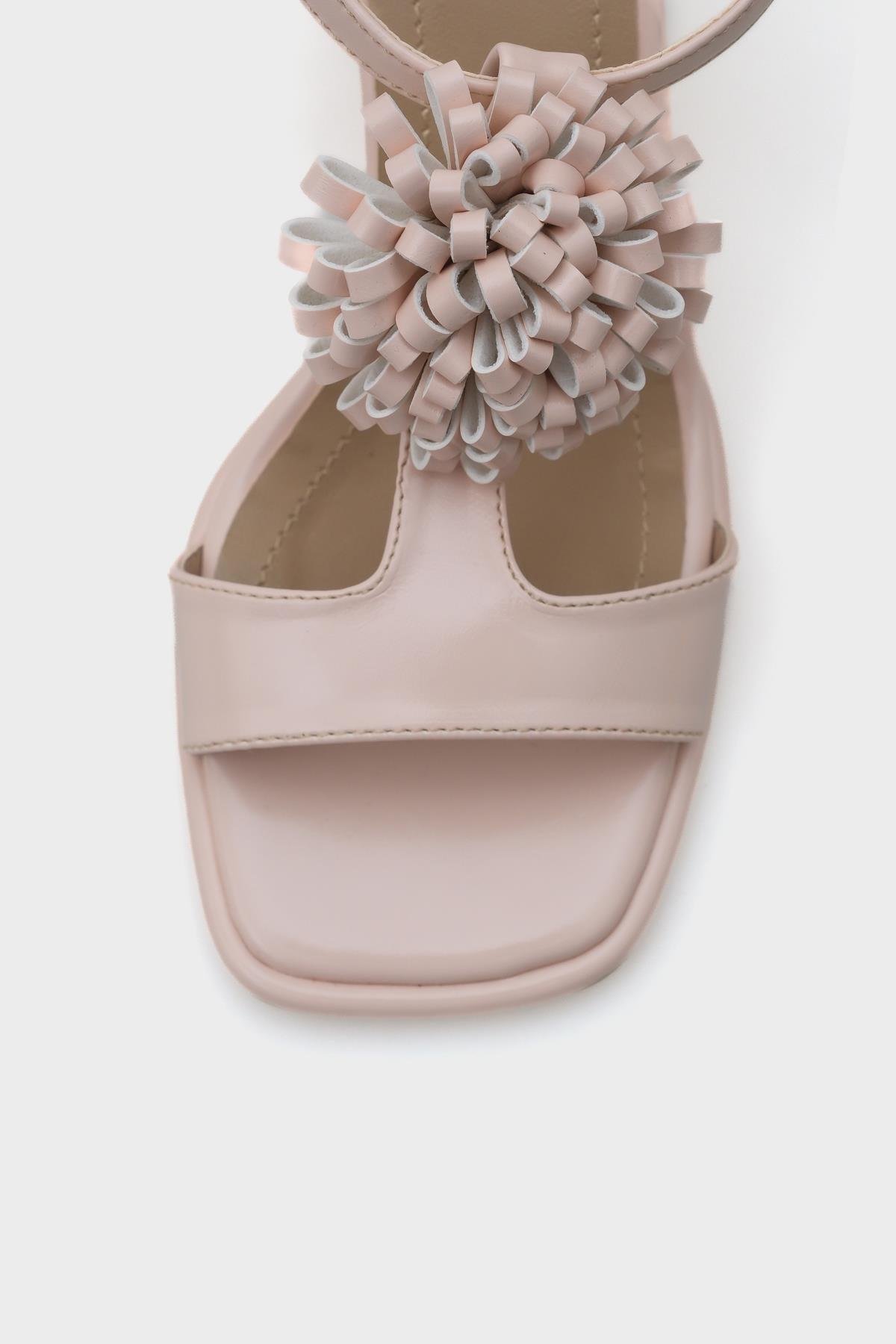 Capone Medium Heel Blunt Toe Floral Women Beige Sandal