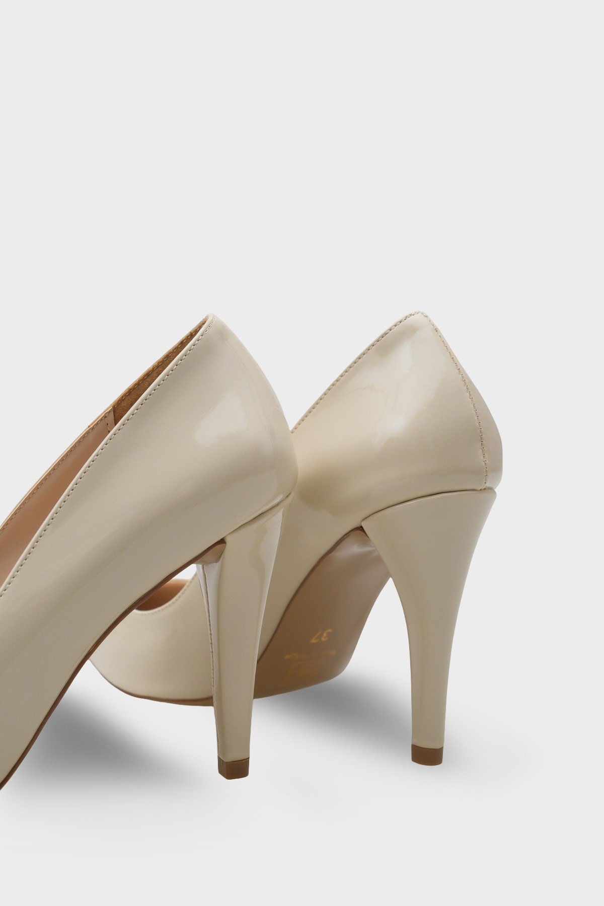 Capone Medium Heel Women Patent Ecru Stiletto