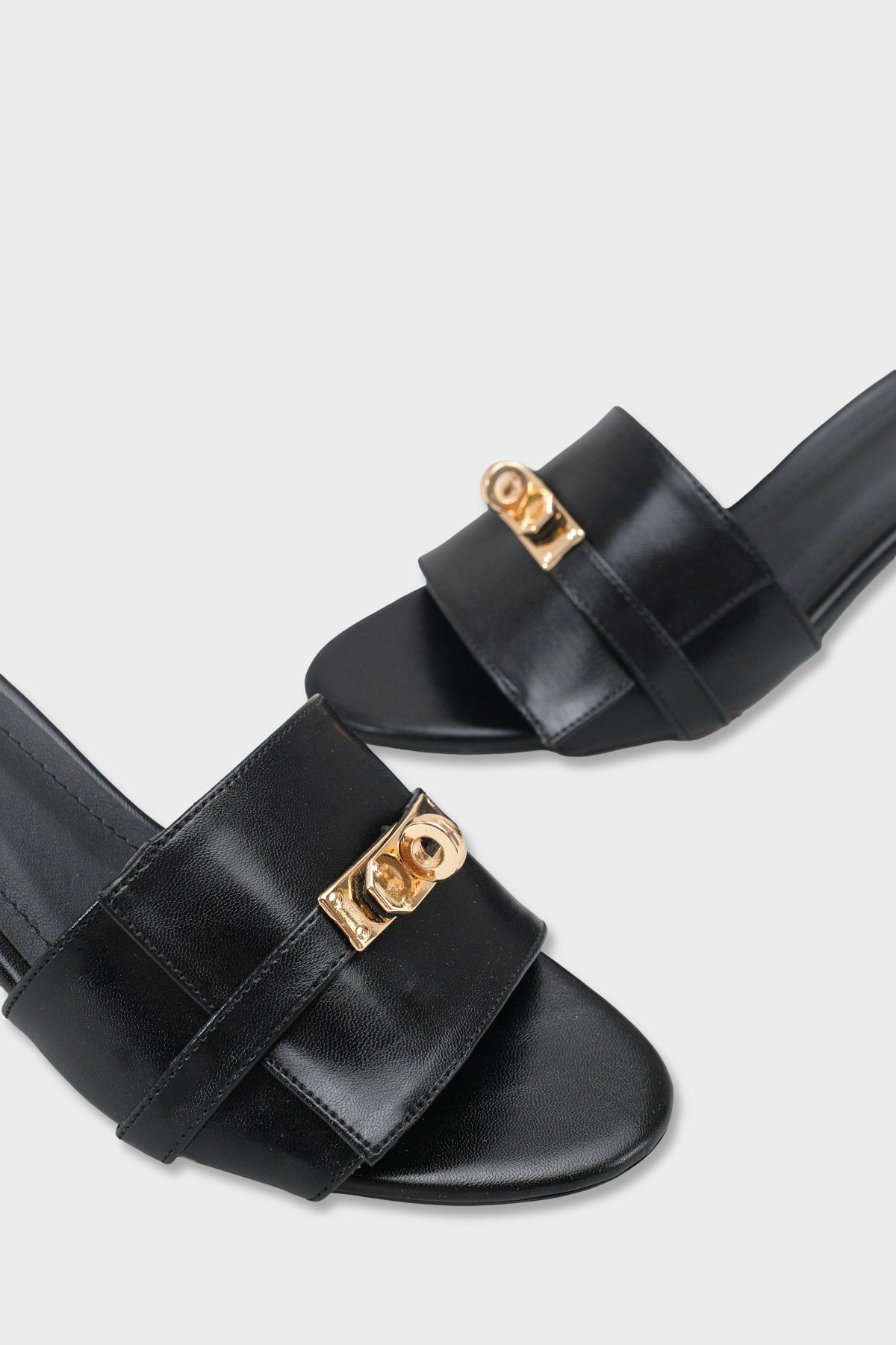 Capone Melinde Mid Heel Metal Buckle Single Band Women Black Sandal