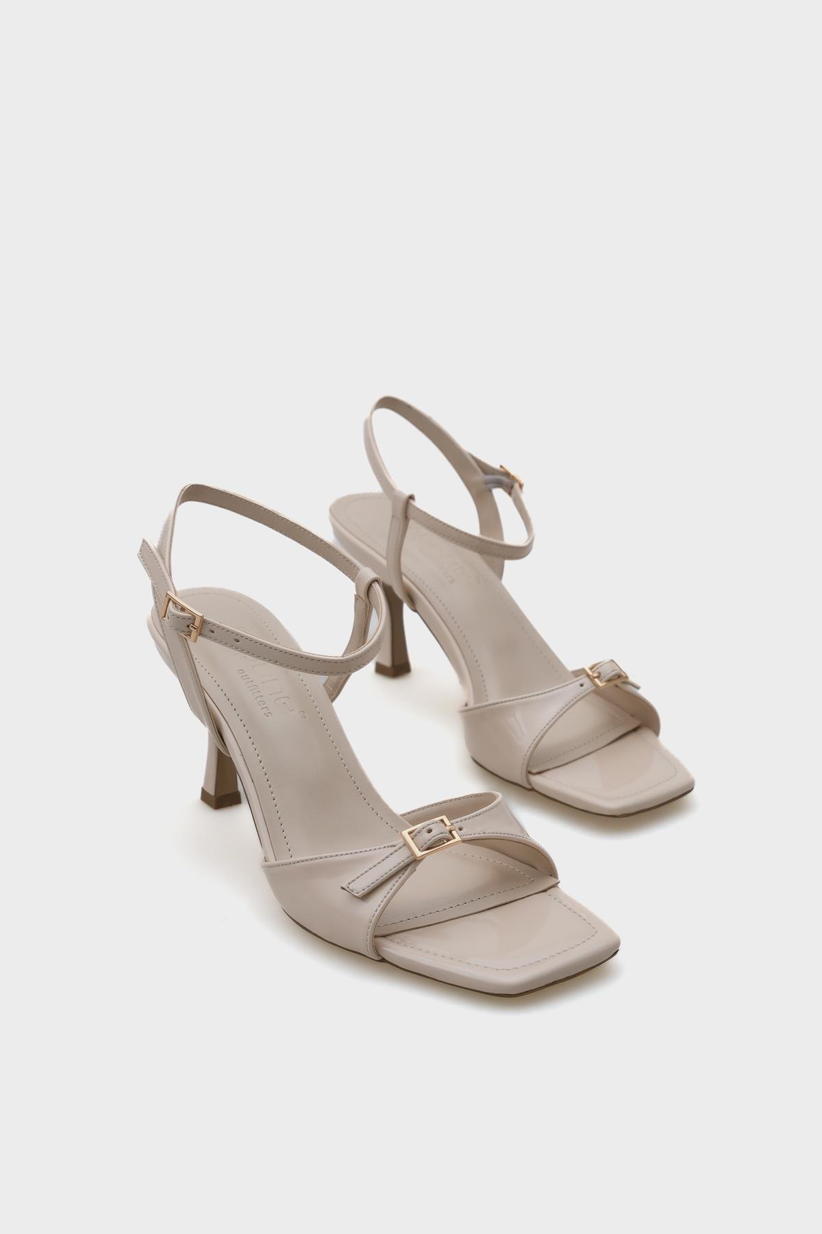 Capone Mid Heel Ankle Strap Buckled Women Patent Ecru Sandals