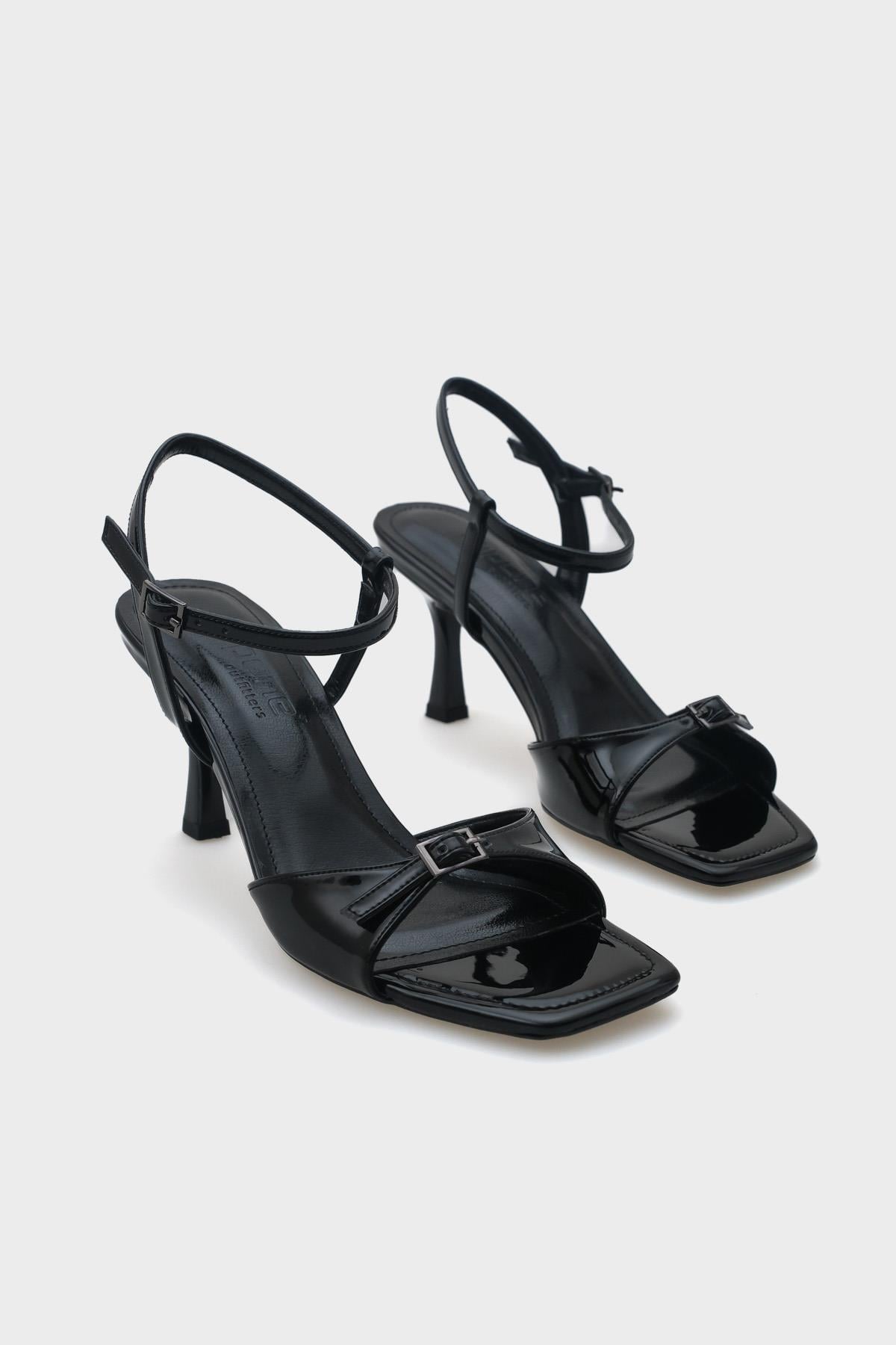 Capone Mid Heel Ankle Strap Buckled Women Patent Black Sandals