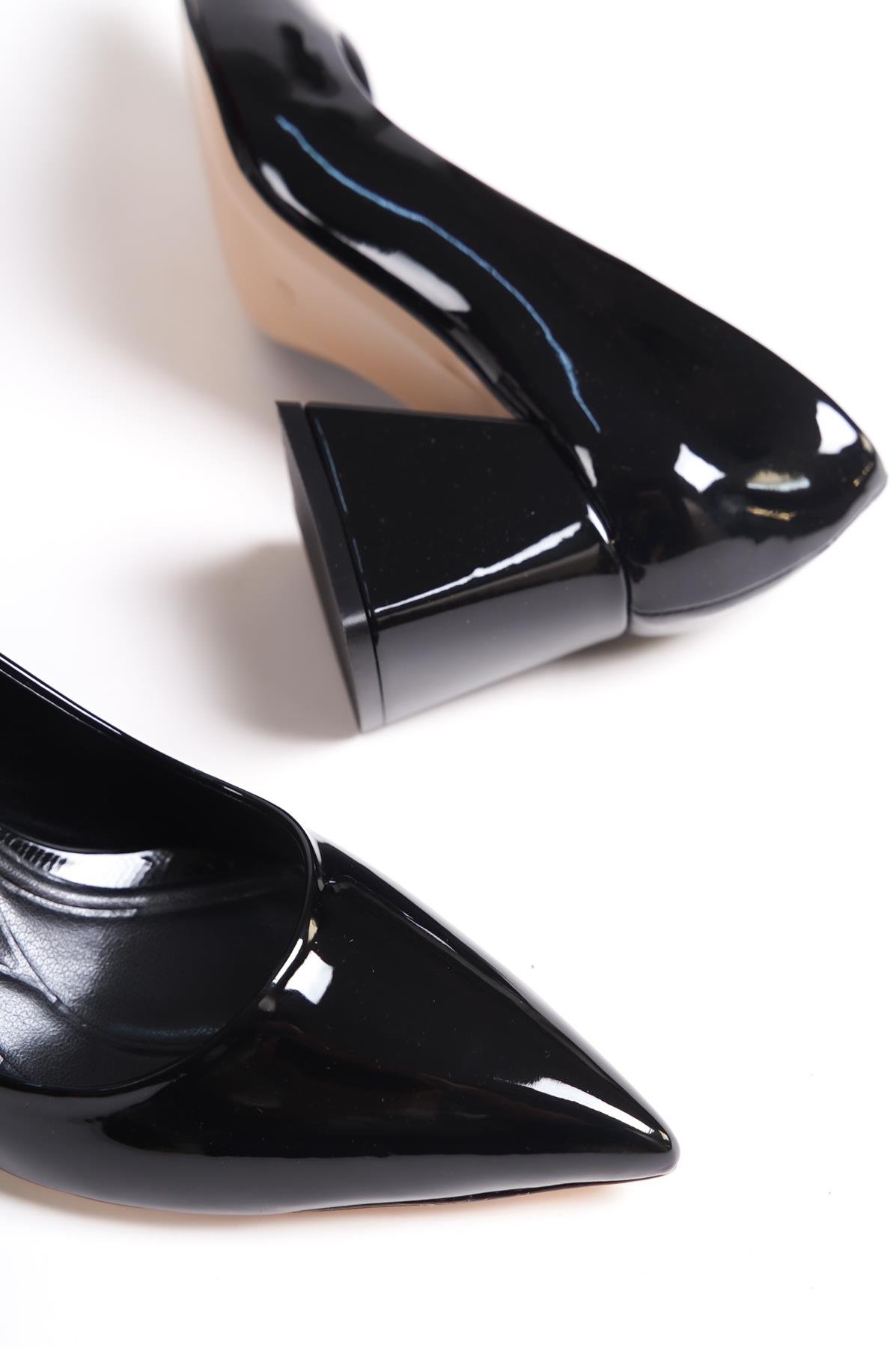 Capone Mid Heel Soft Padded Insole Women Black Shoes