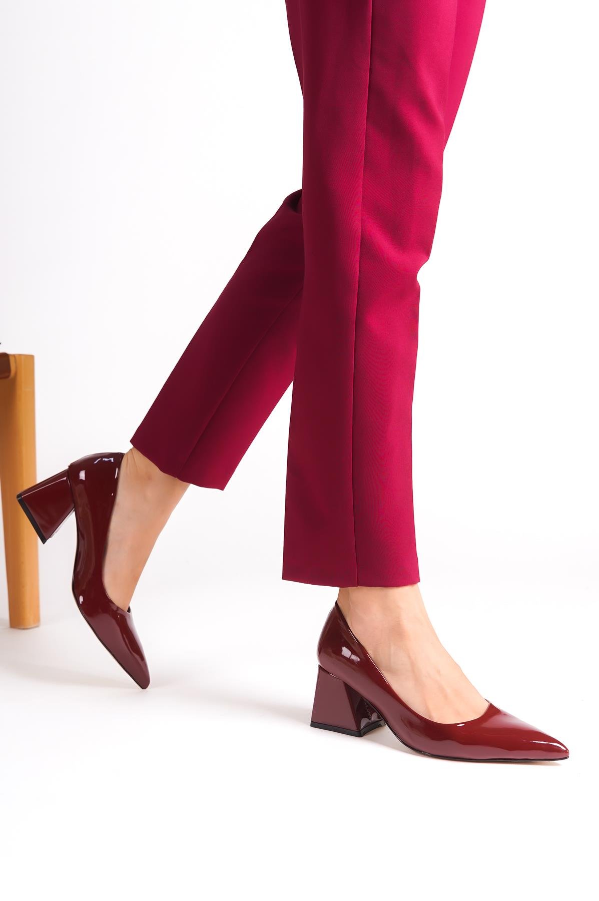 Capone Mid Heel Soft Padded Insole Women Burgundy Shoes