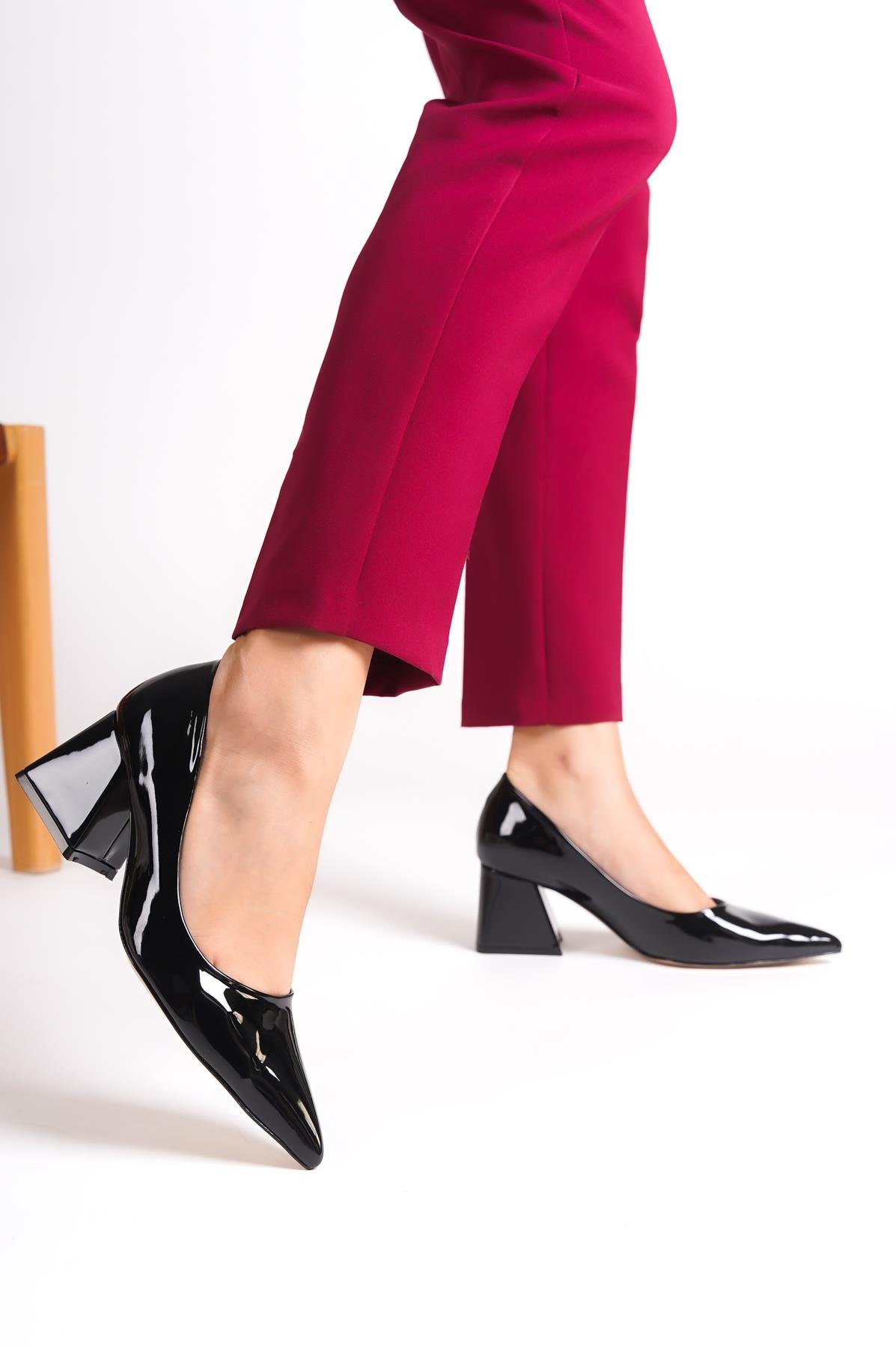 Capone Mid Heel Soft Padded Insole Women Black Shoes