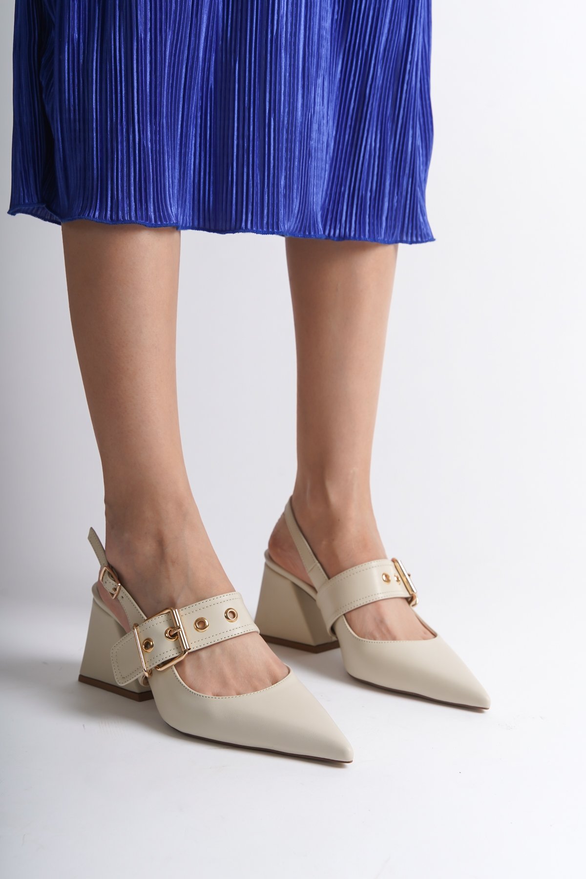 Capone Open Back Banded Buckle Detailed Thick Heeled Women Ecru Shoes