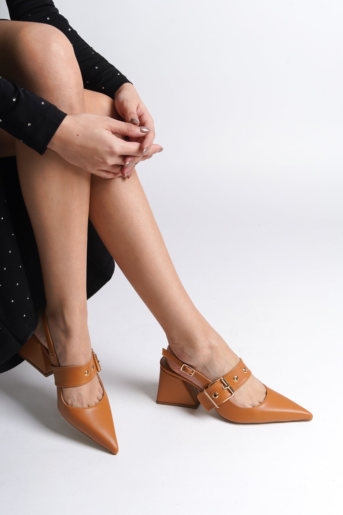 Capone Open Back Banded Buckle Detailed Thick Heeled Women Honey Shoes