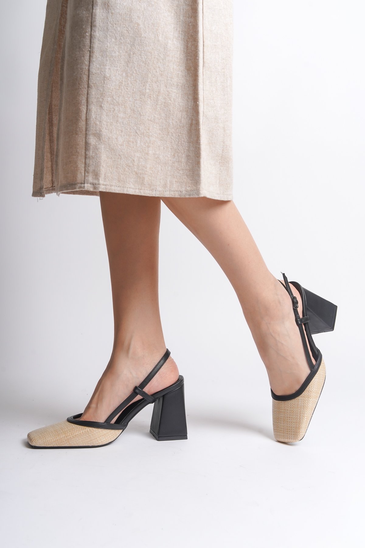 Capone Open Back Blunt Toe Thick Heeled Wicker Women Black Shoes