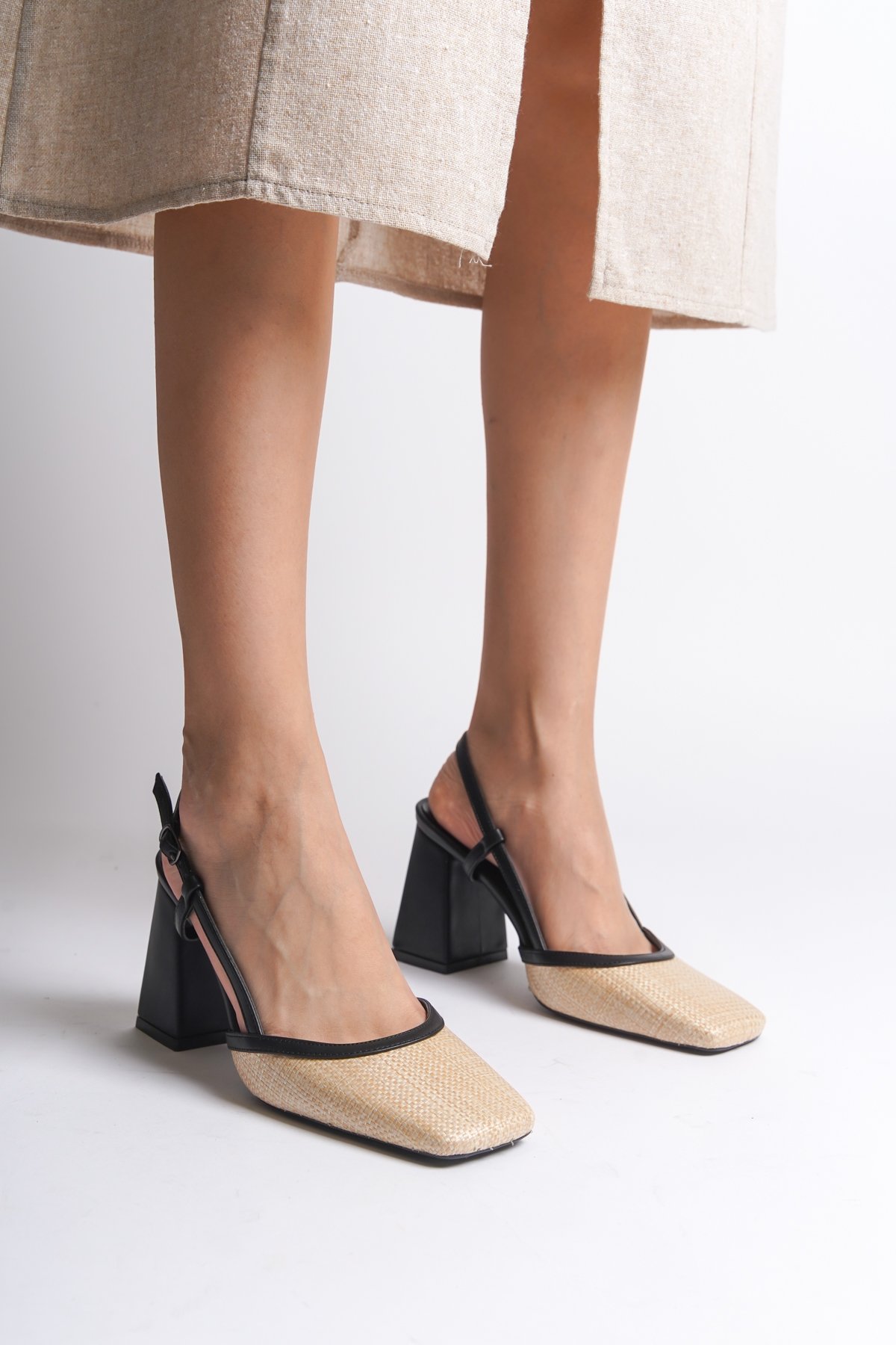 Capone Open Back Blunt Toe Thick Heeled Wicker Women Black Shoes