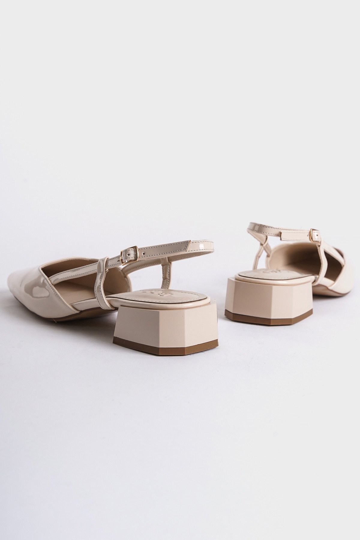 Capone Open Back Blunt Toe Thick Heeled Patent Leather Women Patent Ecru Shoes