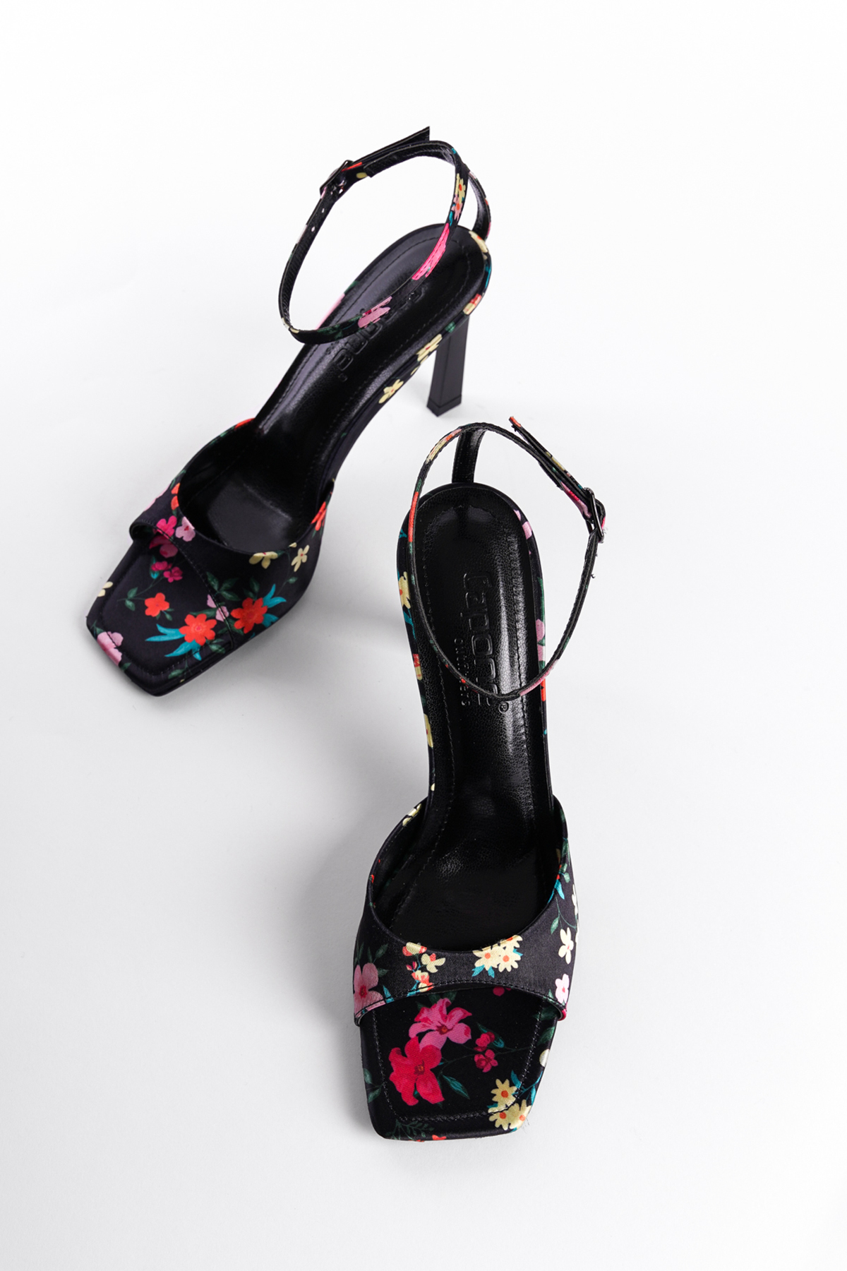 Capone Open Back Pointed Toe High Heeled Flower Patterned Women Black Shoes