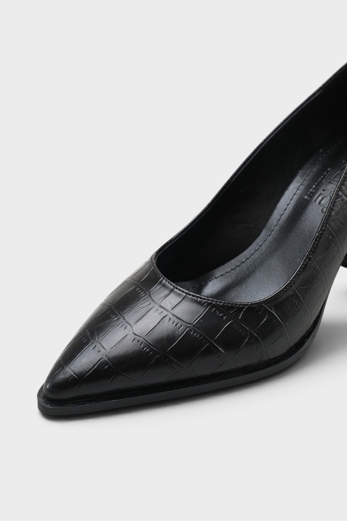 Capone Outfitters 606 Women Black Heeled