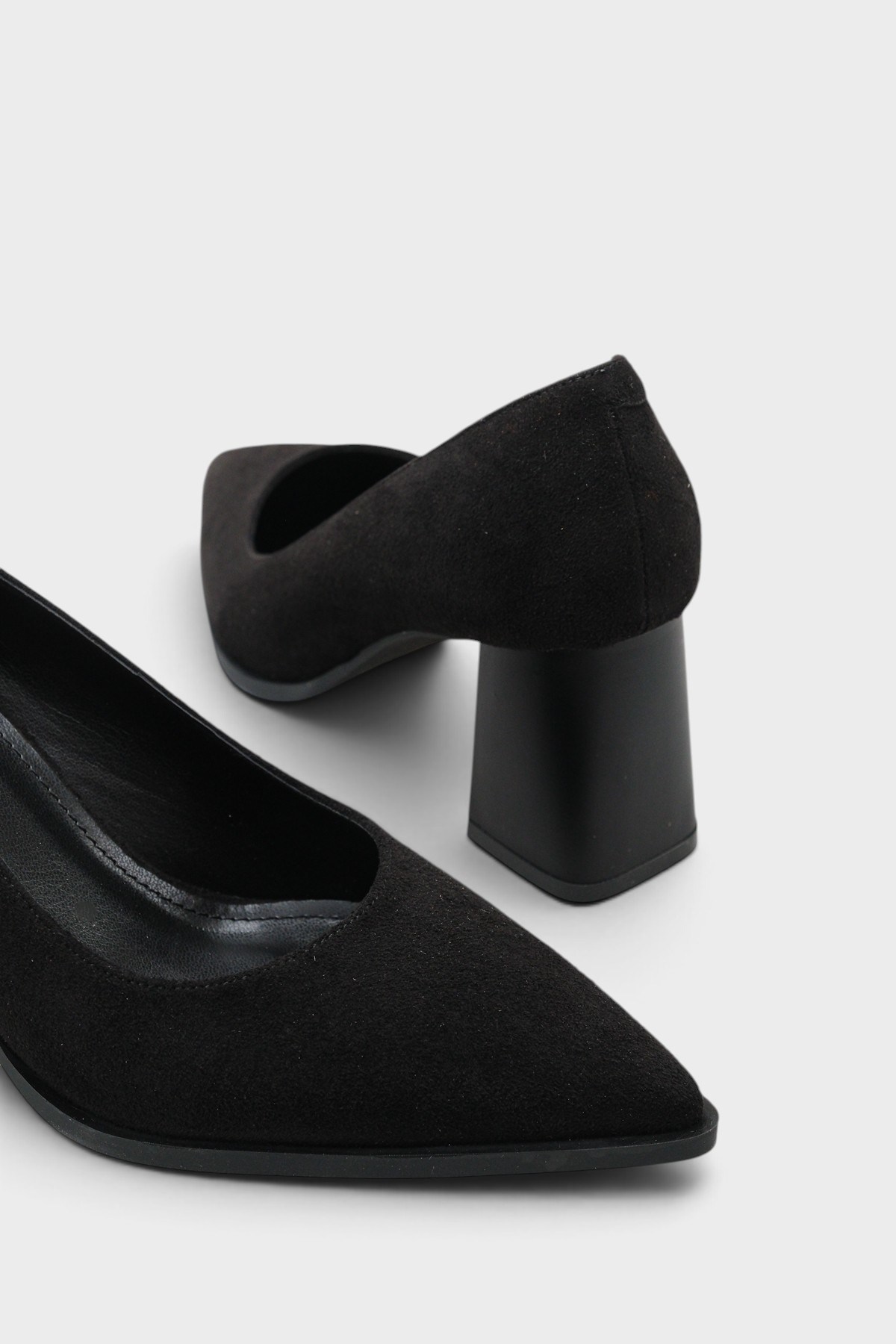 Capone Outfitters 606 Women Sued Black Heeled