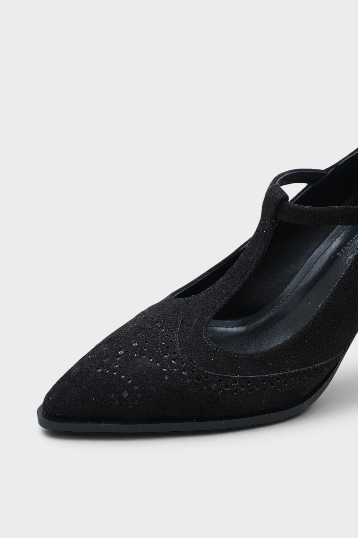 Capone Outfitters 608 Women Sued Black Heeled