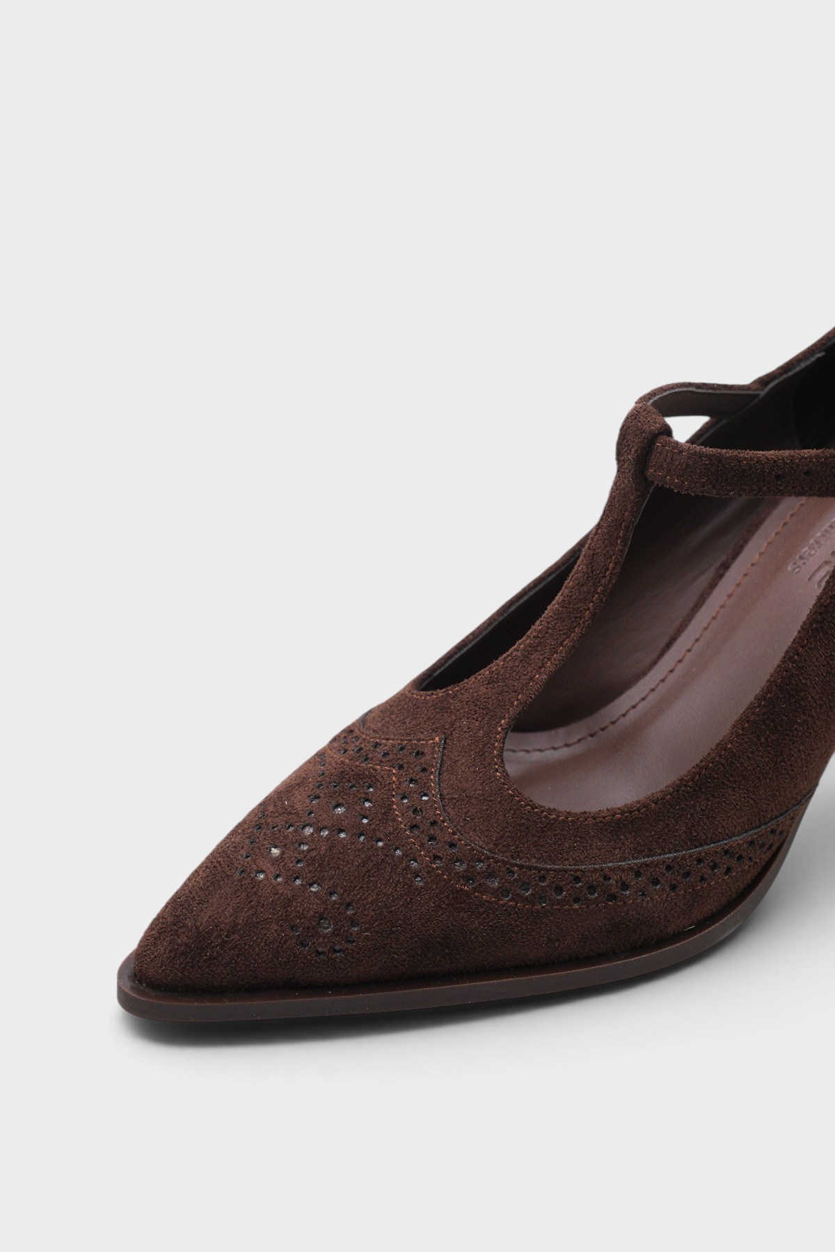 Capone Outfitters 608 Women Sued Brown Heeled