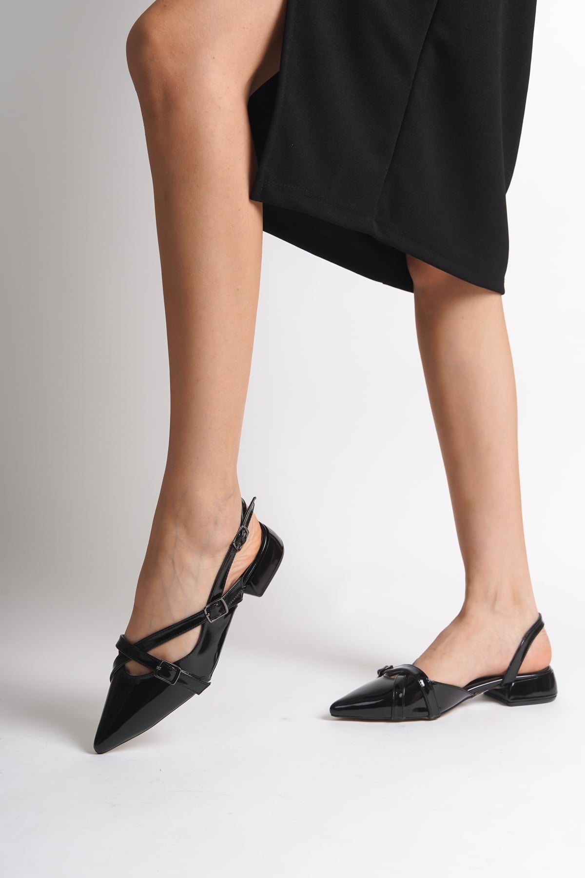 Capone Outfitters 727 Women Patent Black Heeled