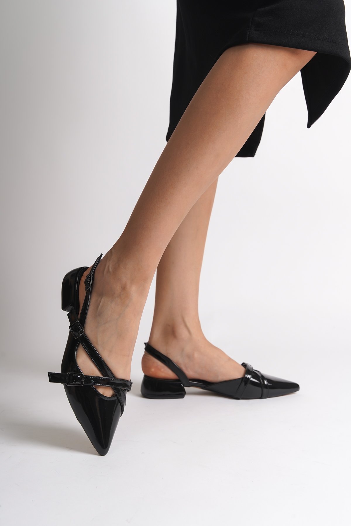 Capone Outfitters 727 Women Patent Black Heeled