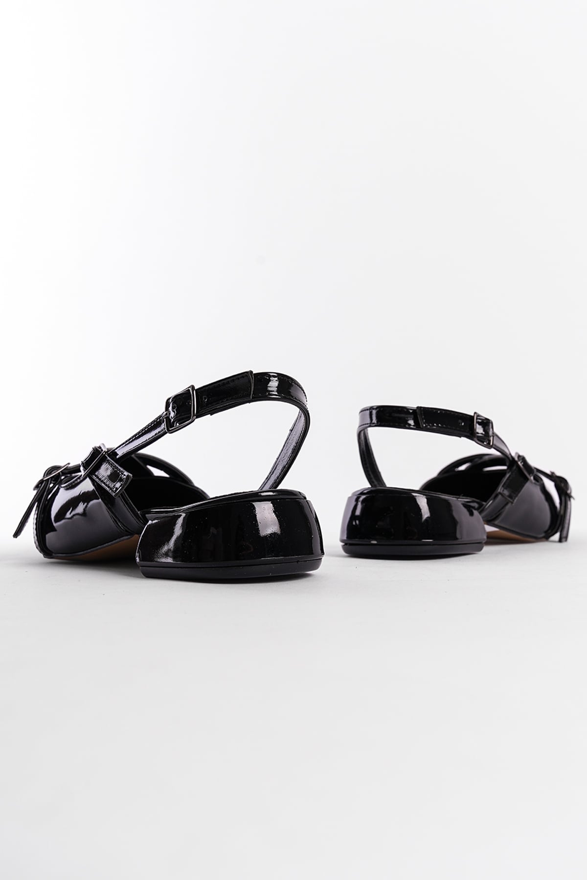 Capone Outfitters 727 Women Patent Black Heeled