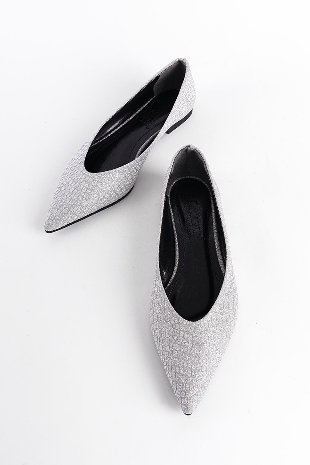 Capone Outfitters 805 Women Silver Ballerina