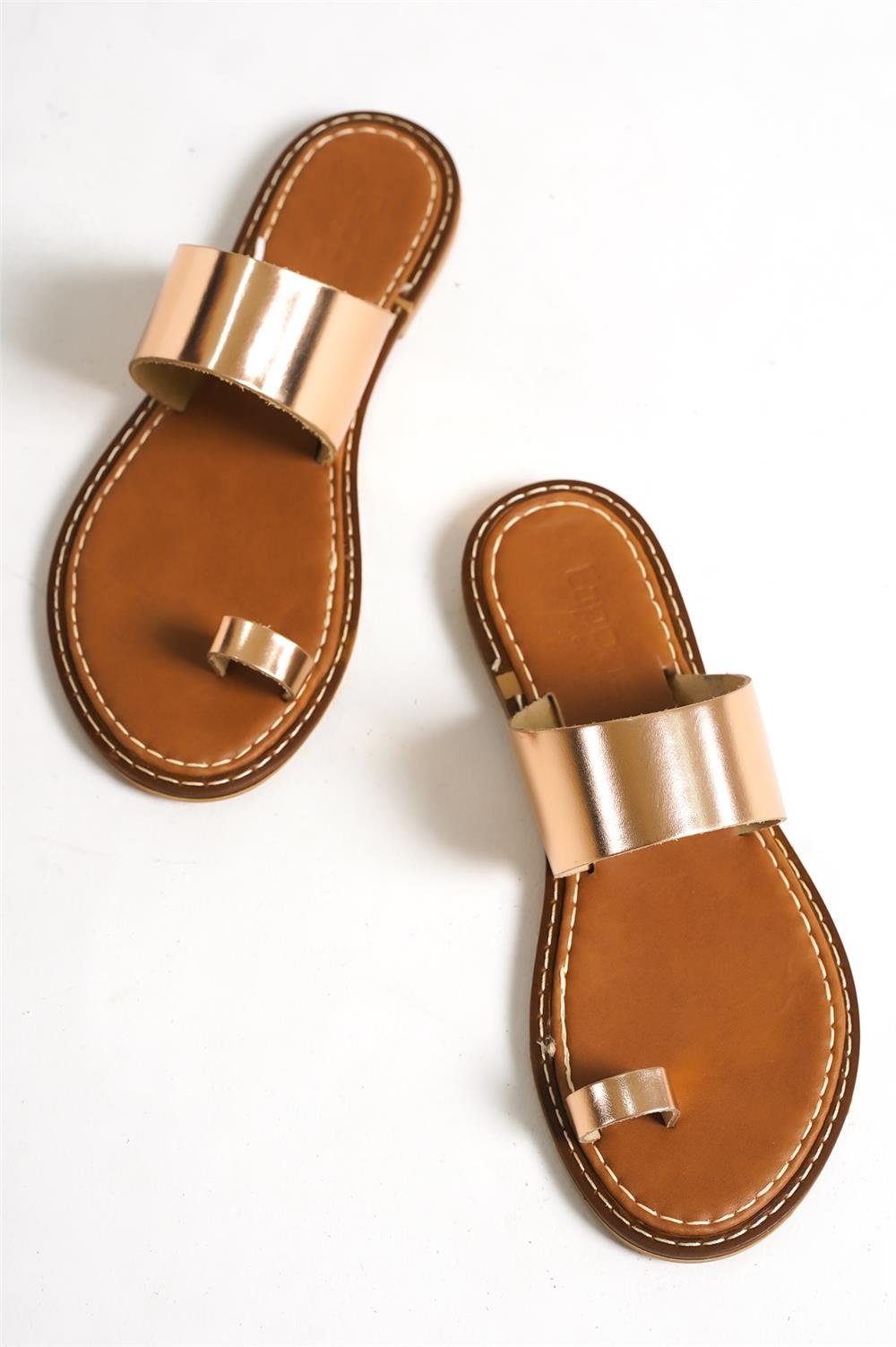 Capone Outfitters 846 Women Rose Sandal