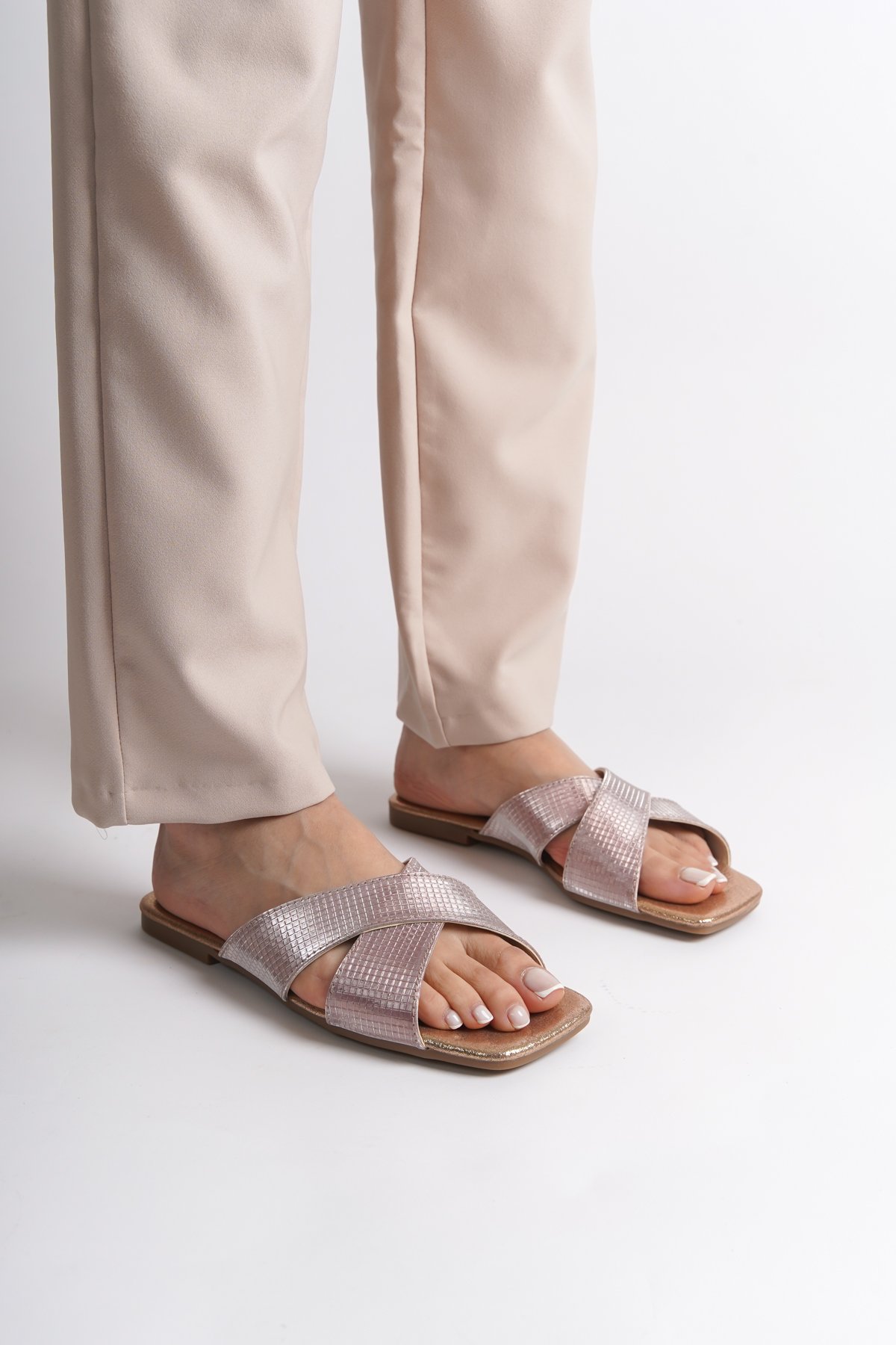 Capone Outfitters 8610 Women Rose Sandal