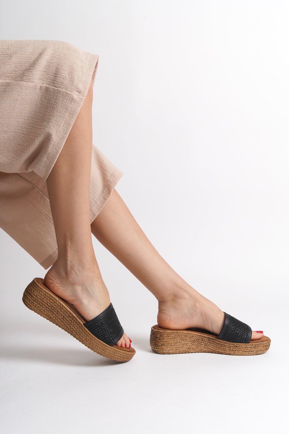 Capone Outfitters 950 Women Black Sandal