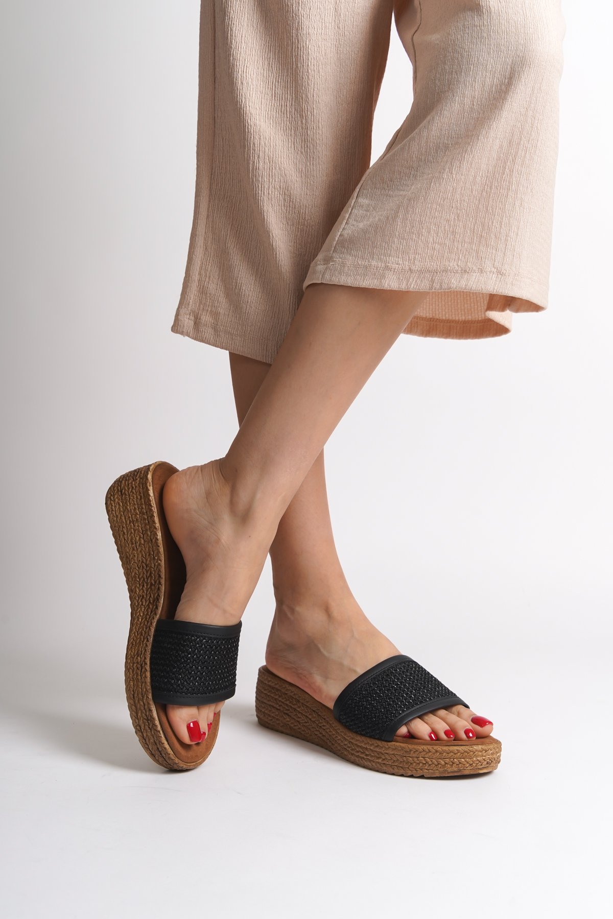 Capone Outfitters 950 Women Black Sandal