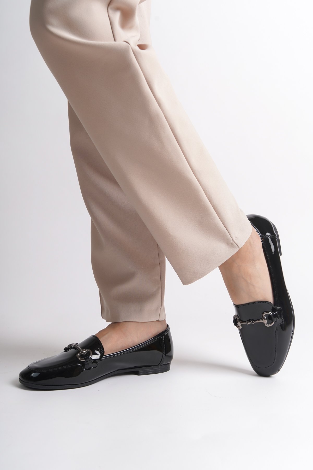 Capone Outfitters B22 Women Patent Black Ballerina