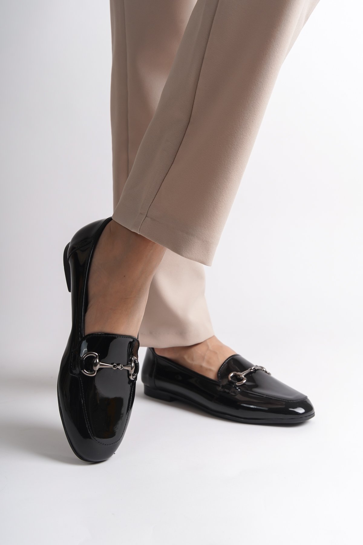 Capone Outfitters B22 Women Patent Black Ballerina