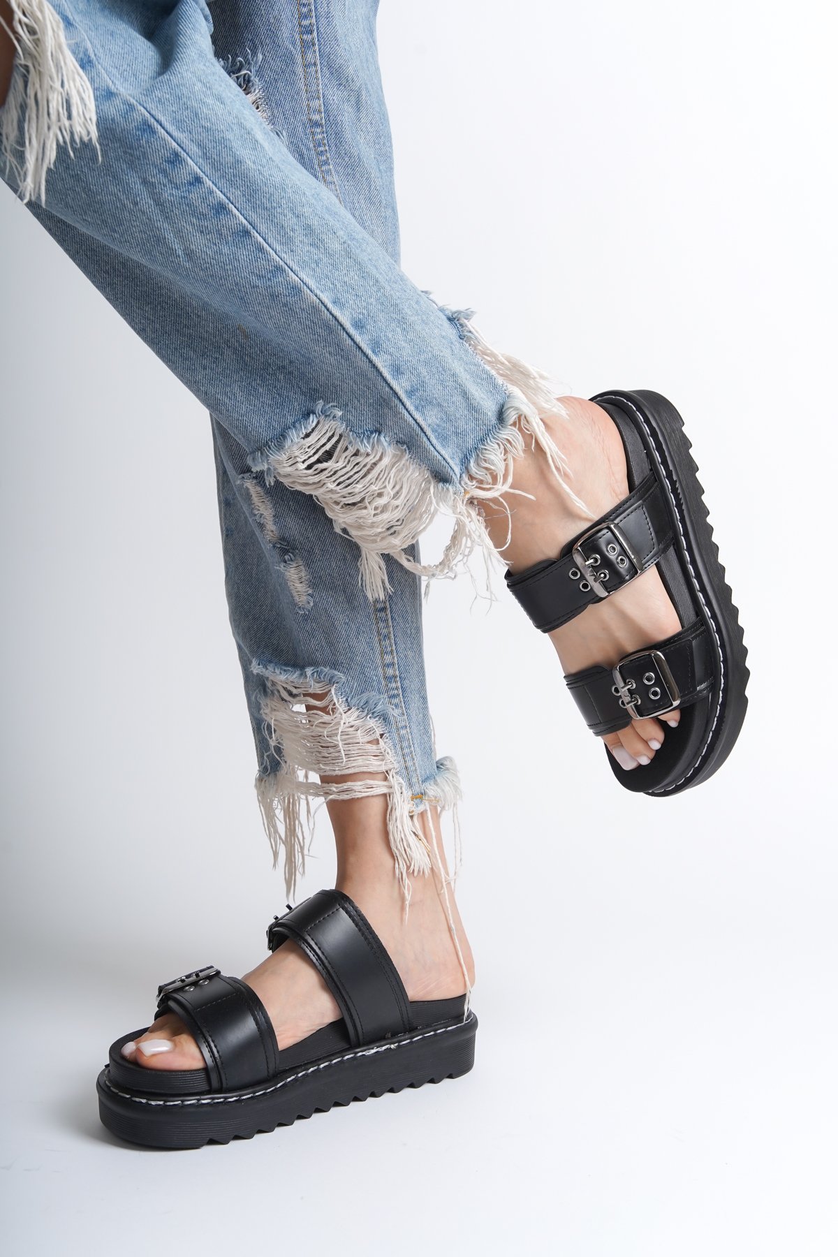 Capone Outfitters M092 Women Black Sandal