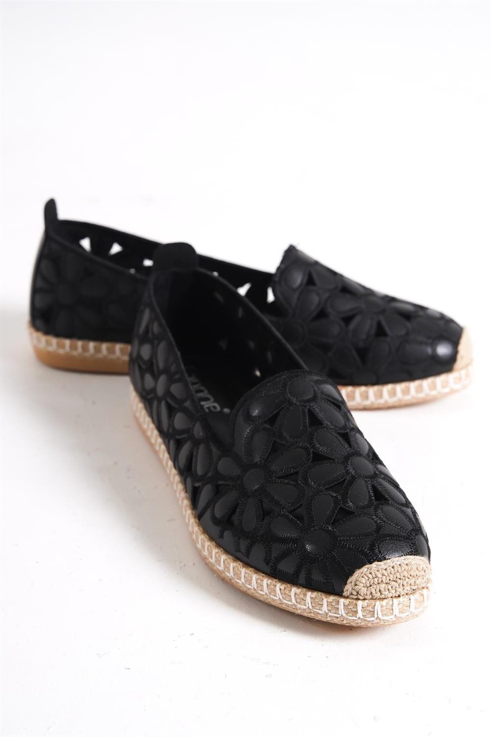 Capone Oval Toe Flower Pattern Woman Slip On Espadrille