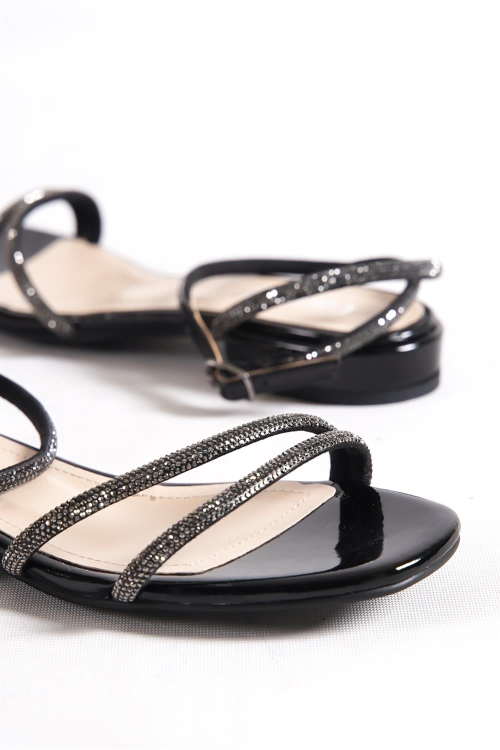 Capone Oval Toe Front Crystal Embellished Two Bands Low Heel Rugan Woman Sandals