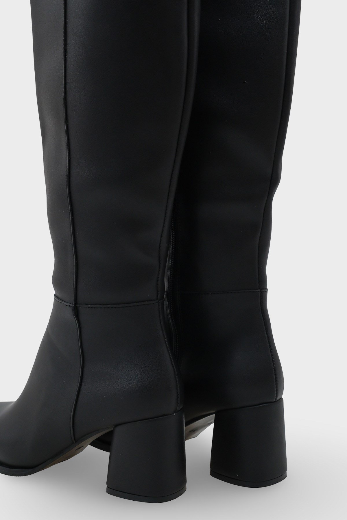 Capone Oval Toe Side Zipper Heeled Woman Boots