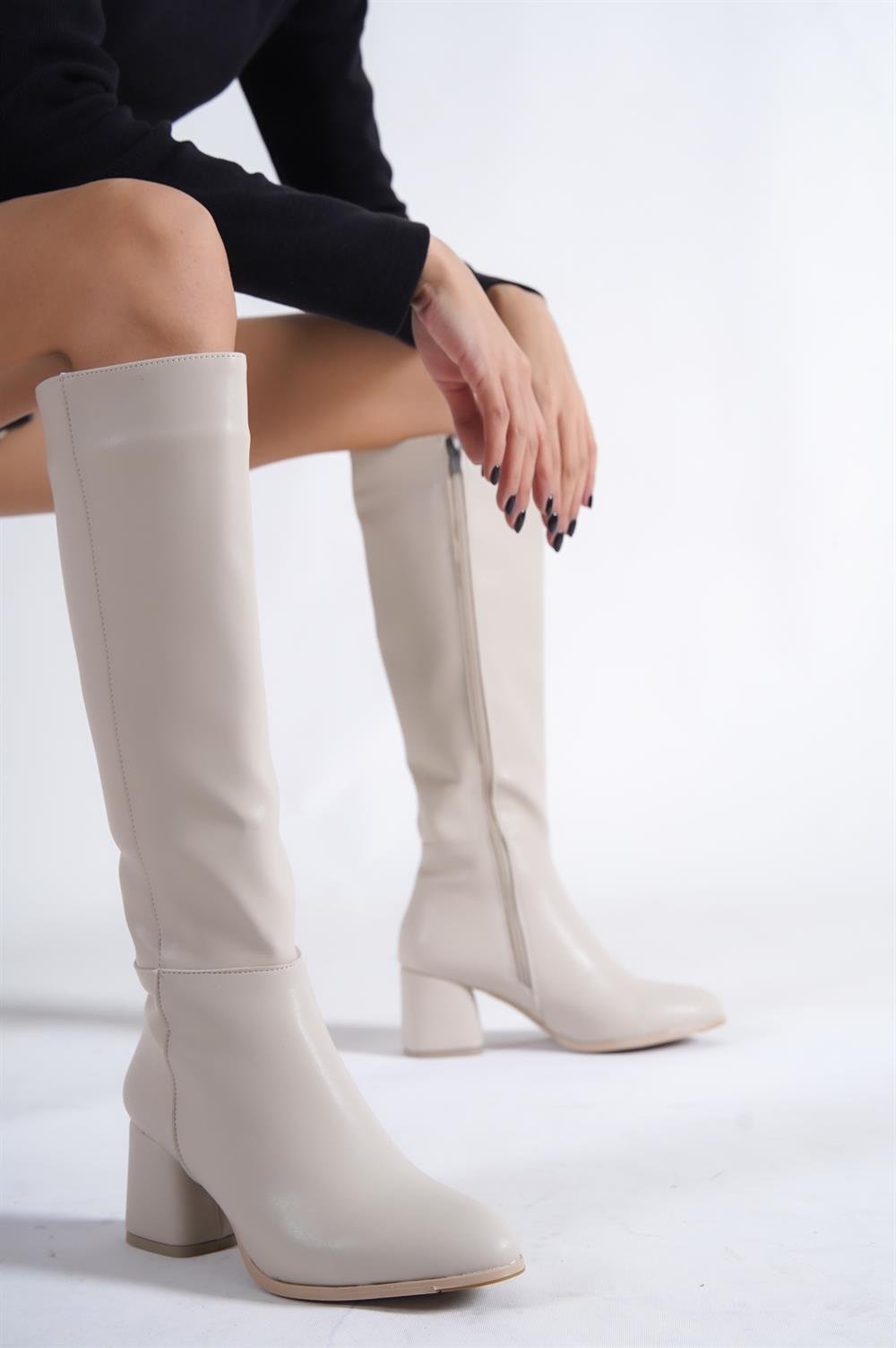 Capone Oval Toe Side Zipper Heeled Woman Boots