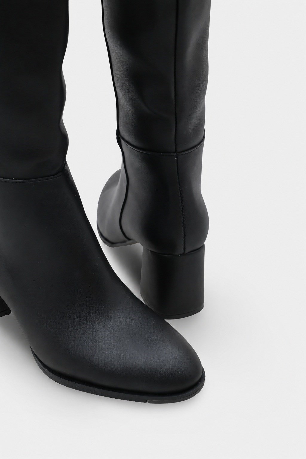 Capone Oval Toe Side Zipper Heeled Woman Boots