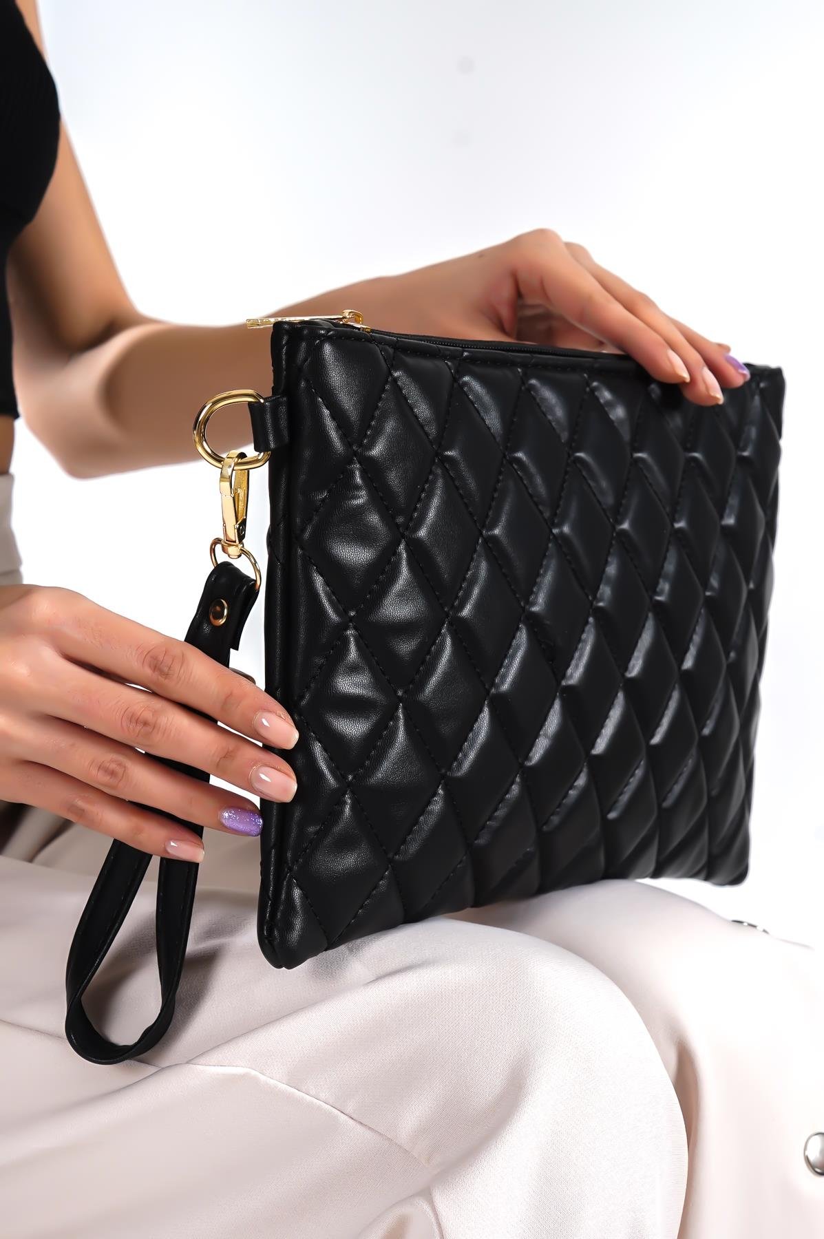 Capone Paris Women Black Wrislet