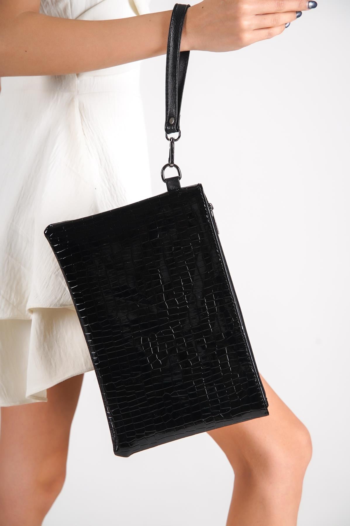 Capone Paris Women Black Wrislet