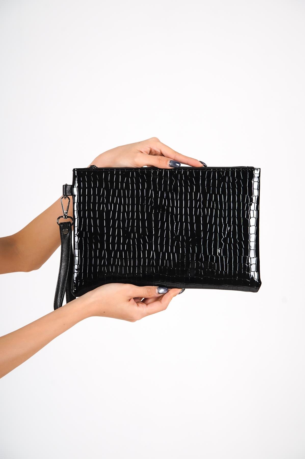 Capone Paris Women Black Wrislet