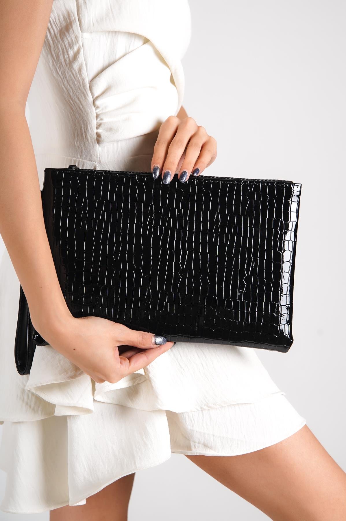 Capone Paris Women Black Wrislet