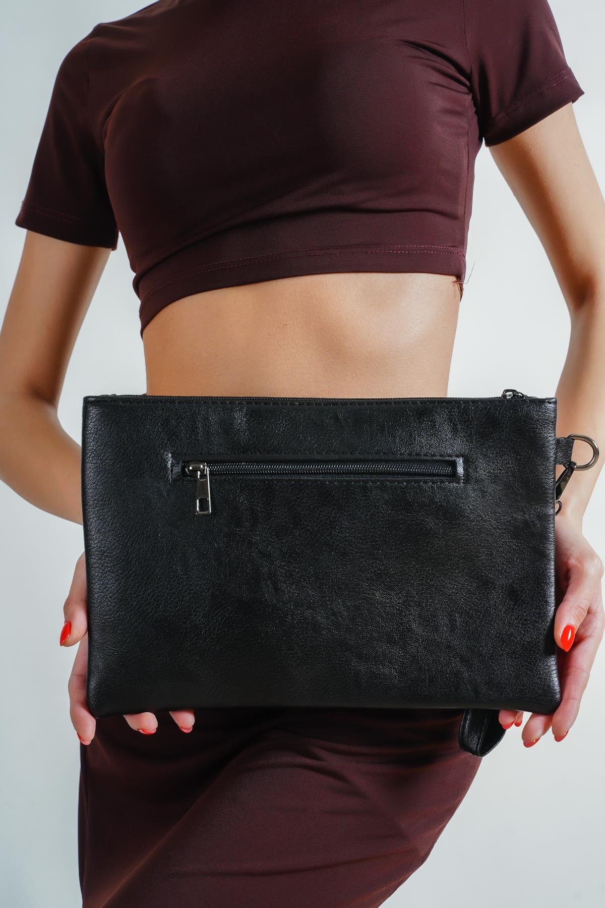 Capone Paris Women Black Wrislet