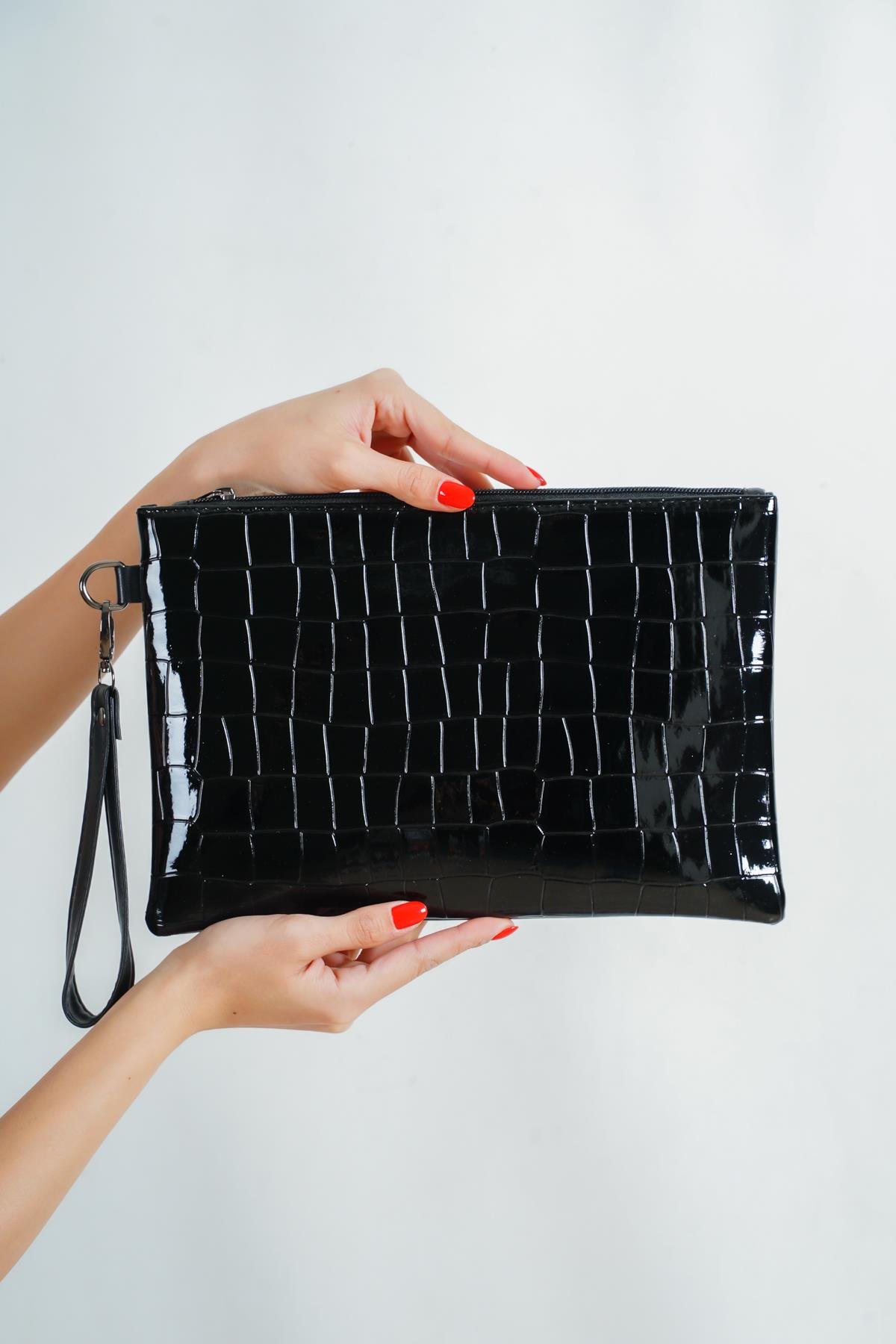 Capone Paris Women Black Wrislet