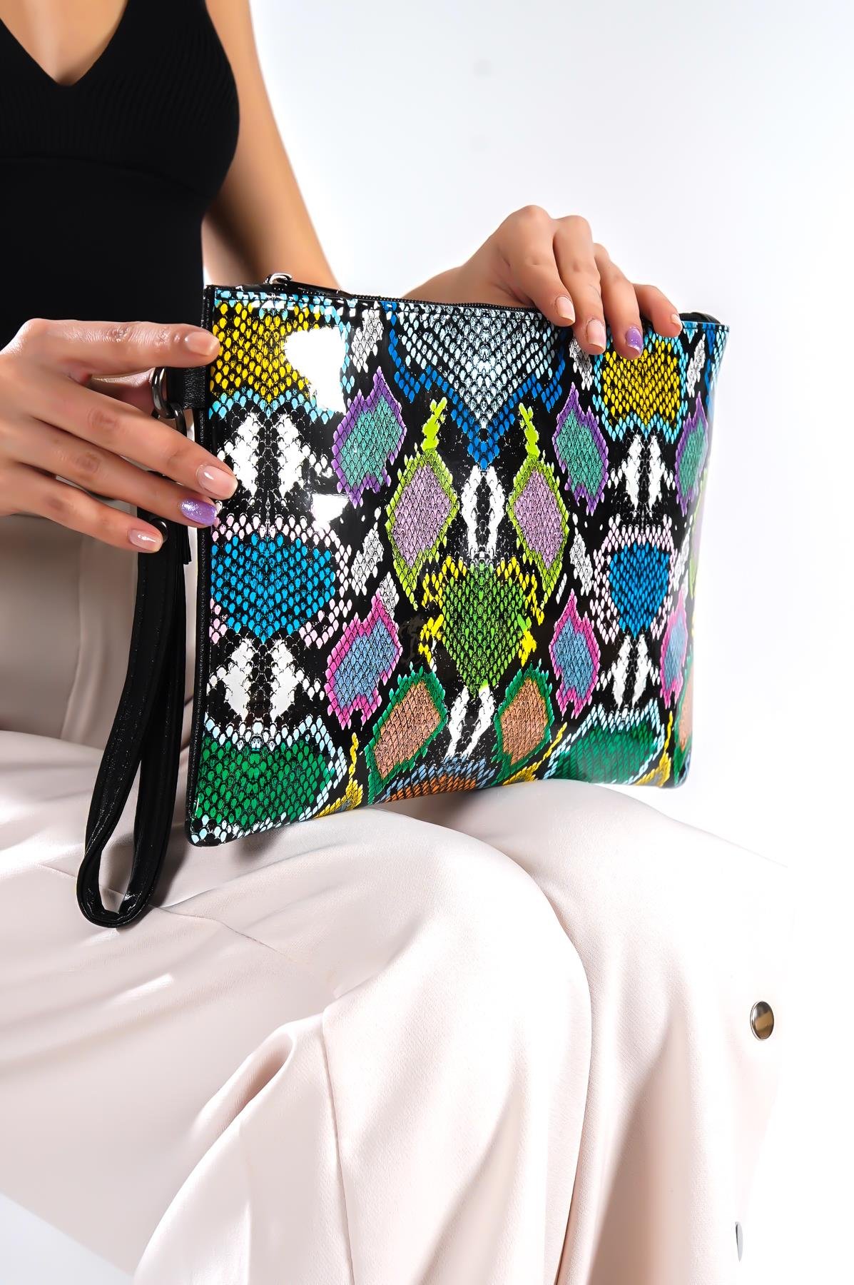 Capone Paris Women Multicolored Wrislet