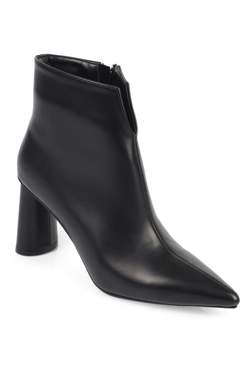 Capone Pointed Toe Ankle Height Cylinder Block Heel Woman Booties