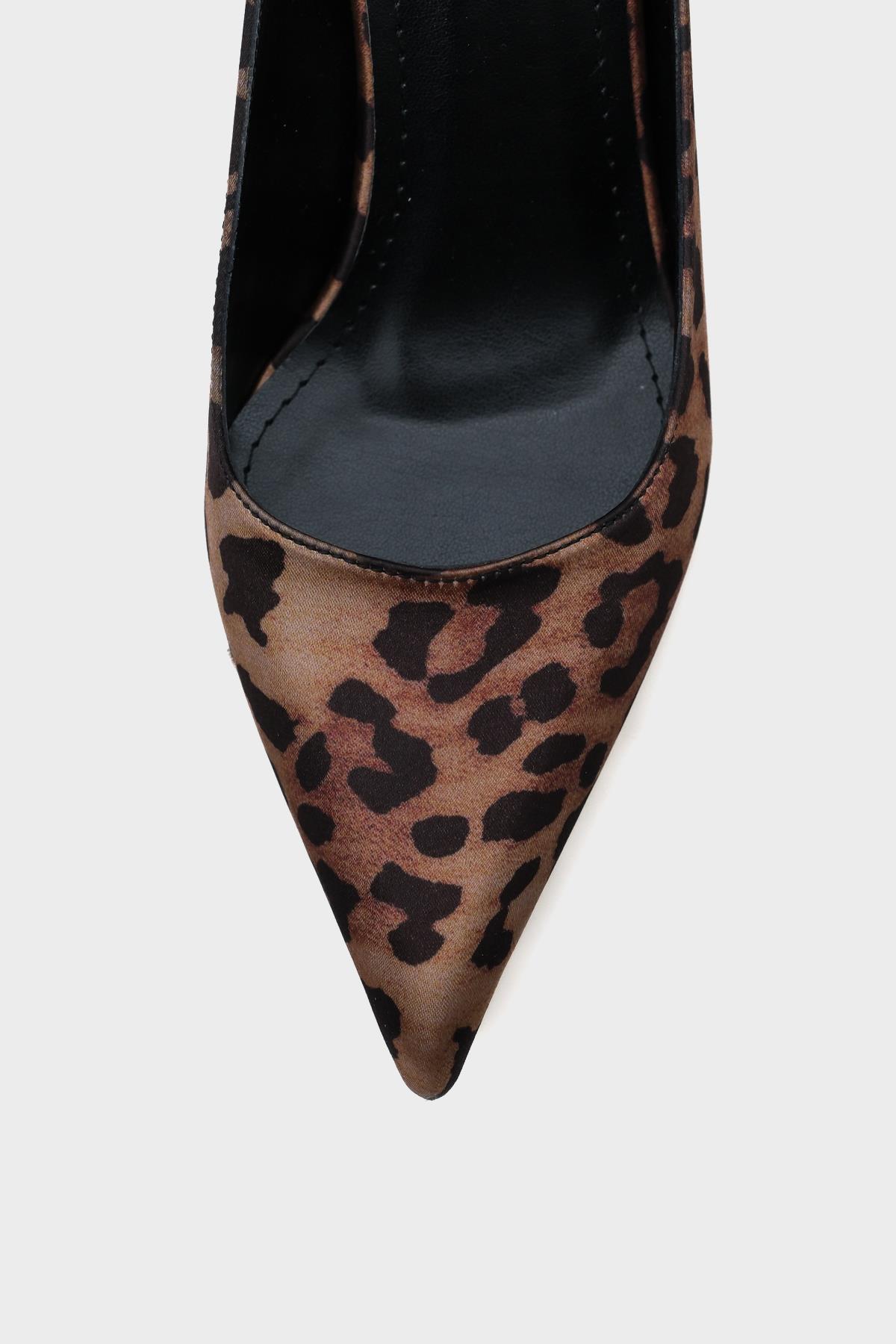Capone Pointed Toe Closed Satin Women Leopard Sandals