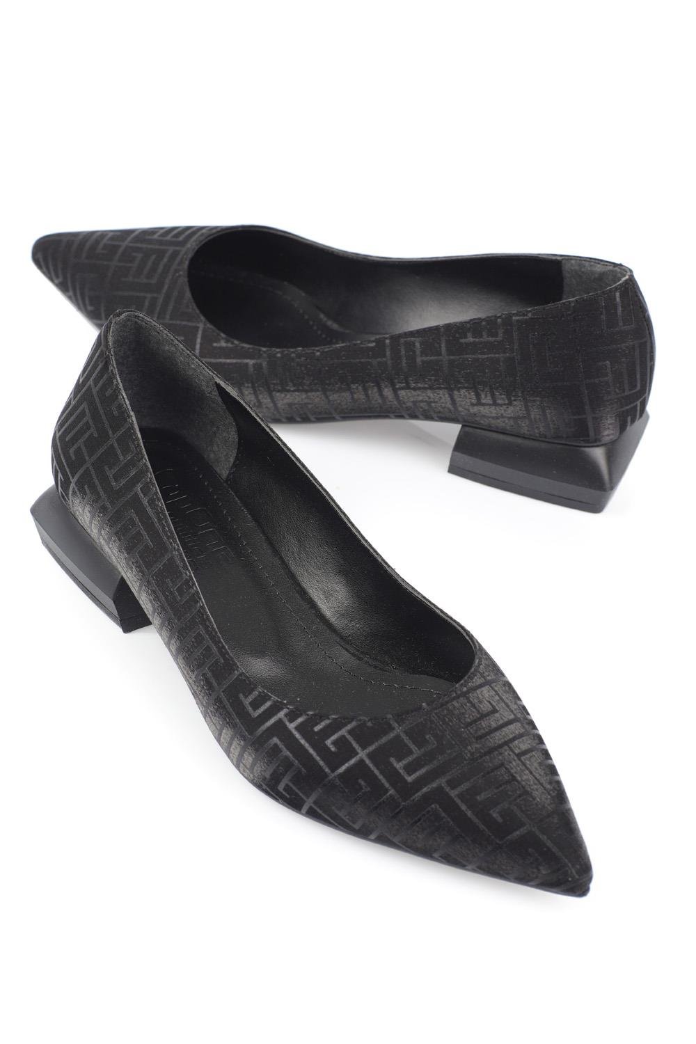 Capone Pointed Toe Labyrinth Pattern Satin Low Heel Woman Shoes