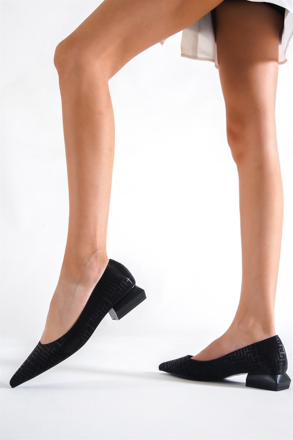 Capone Pointed Toe Labyrinth Pattern Satin Low Heel Woman Shoes